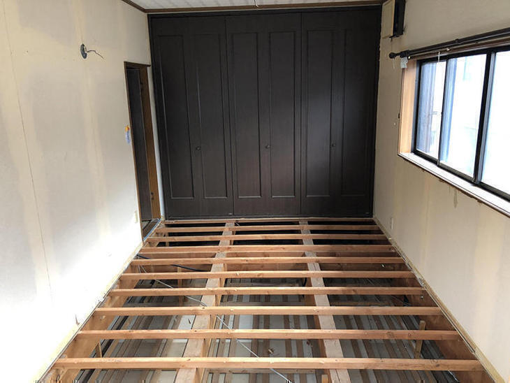 無事に解体が完了致しました。この上にベニヤ板貼り、フローリングを貼ります。担当：中島凌太