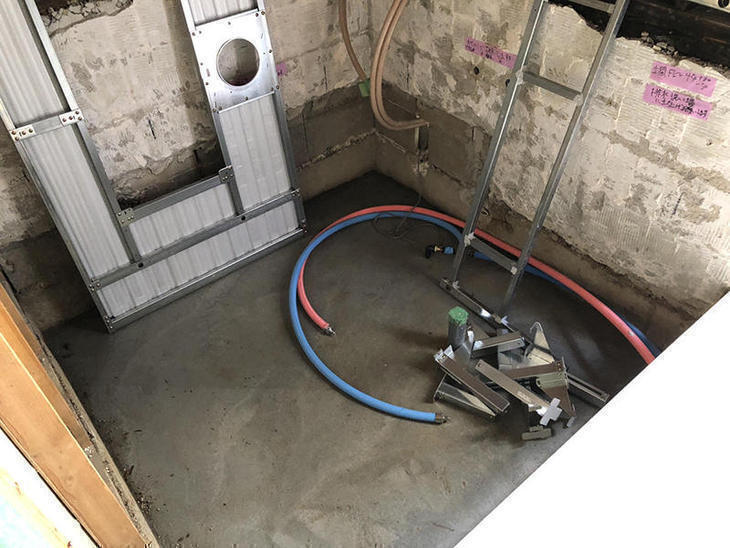 設備配管・電気配線の仕込み作業が終わりました。これからユニットバスを組み立てていきます！担当：高見