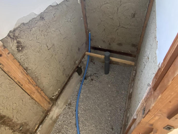 タイルのトイレを解体して、新しく洋式のトイレに作り直します！そのために、設備配管も一緒に新しく仕込み直しました！担当：古屋・中島凌太