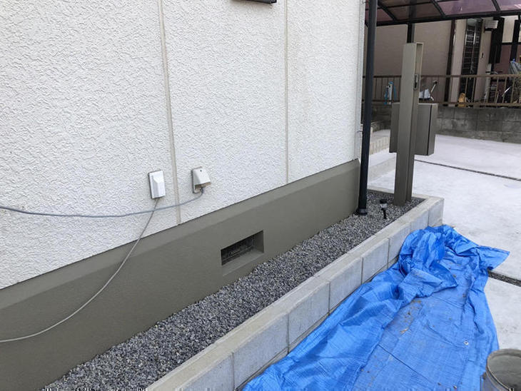 基礎の表面の化粧幅木をやり直しました！細かいひび割れも一新されて、すっきり綺麗になりました！【彦根店】古屋