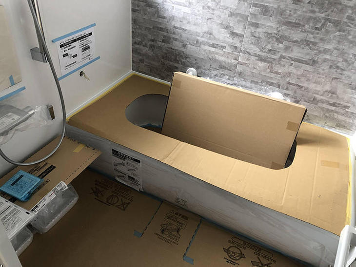 ユニットバスを組み立てました。今回はTOTOのサザナを入れました。床が柔らかく、膝をついても痛くありません！担当：高田