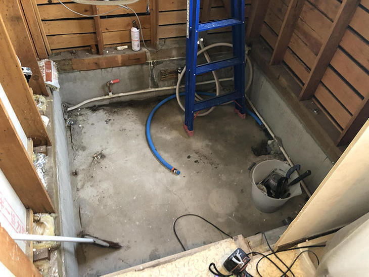 ユニットバスの解体が完了しました。これから設備配管の仕込みをしていきます！担当：高見・早川