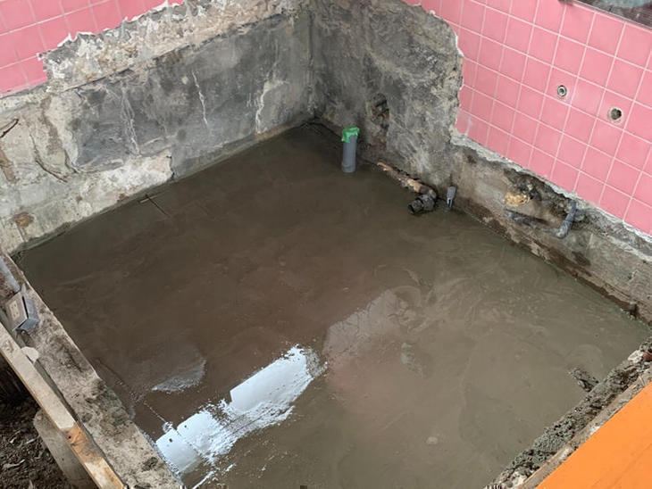 お風呂の床下にコンクリートを打ちました！ユニットバスは鉄の足で立っているので、土のままでは施工できません【彦根店】古屋・白井・島田