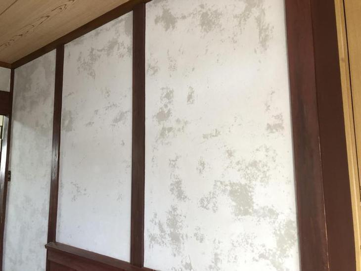 聚楽の下塗りが終わり、乾燥期間を1週間ほどあけてから仕上げ塗りをしていきます！【彦根店】高見・早川