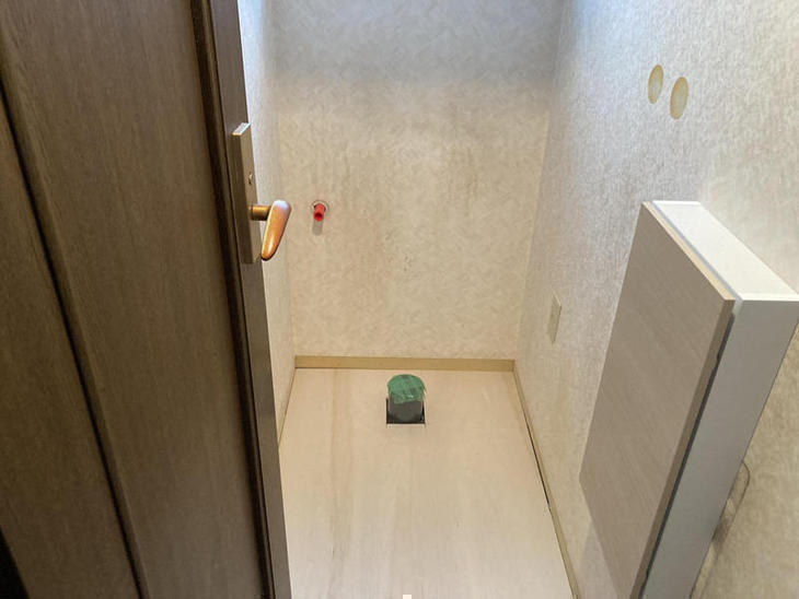 既存のトイレを取り外し、クッションフロアを貼って頂きます。【野洲店】山中和樹・森田