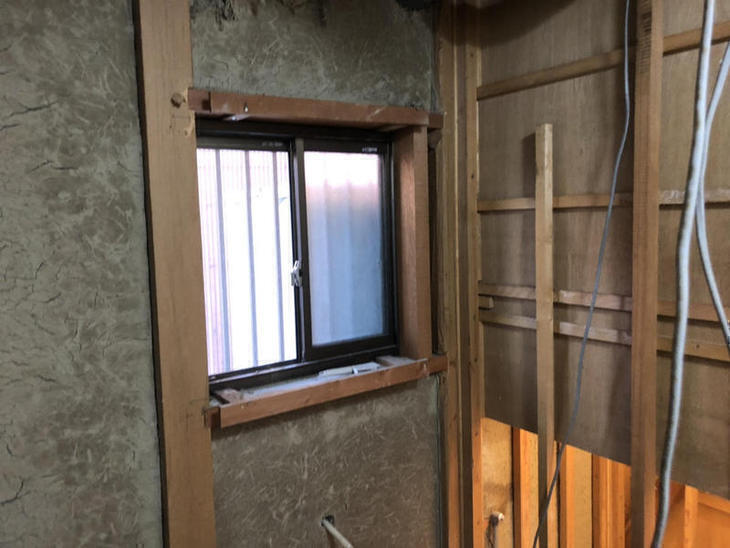 浴室の解体作業が終わりました。これから設備配管や電気配線を準備をしていきます！【彦根店】古屋・島田