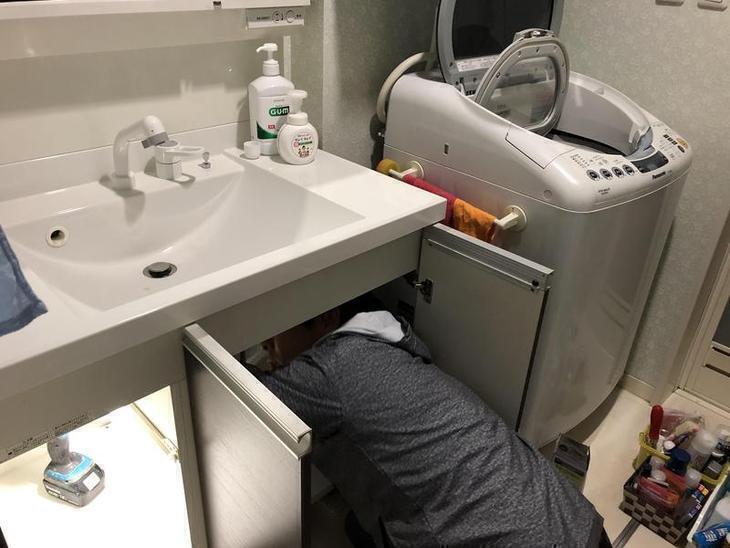 洗面台のシャワーから水漏れがあったので、カラン部分の交換をしました！【彦根店】高見