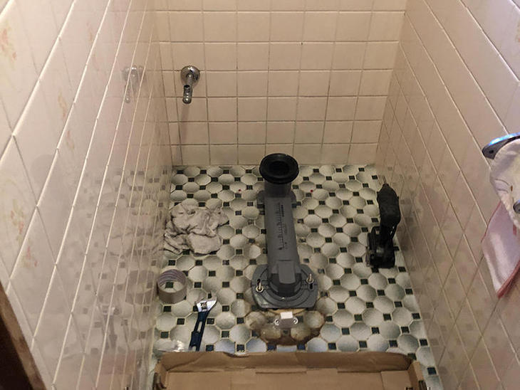 リフォーム用アダプターを取り付けてトイレを設置致します！【彦根店】澤田