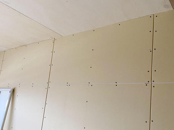 壁に石膏ボード、天井にベニアを貼りました。この上からクロスを貼ってもらい仕上げて行きます！【野洲店】田井中