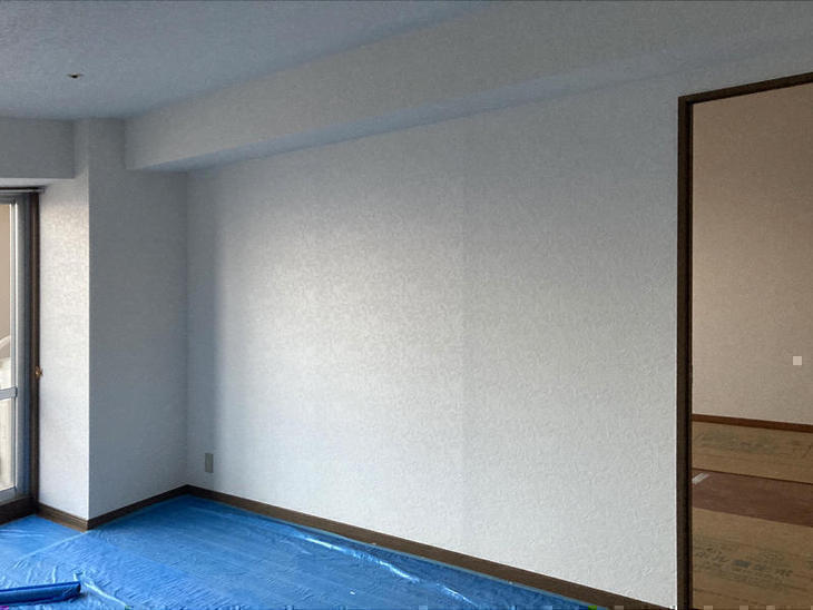 洋室のクロスを貼り替えました。白い明るいお部屋に生まれ変わりました。【草津栗東店】平塚
