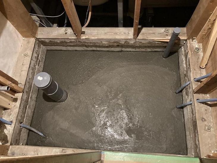配管や配線の仕込みが終わった後に、土間を打って乾燥させています。 【水口店】森田・瀬﨑