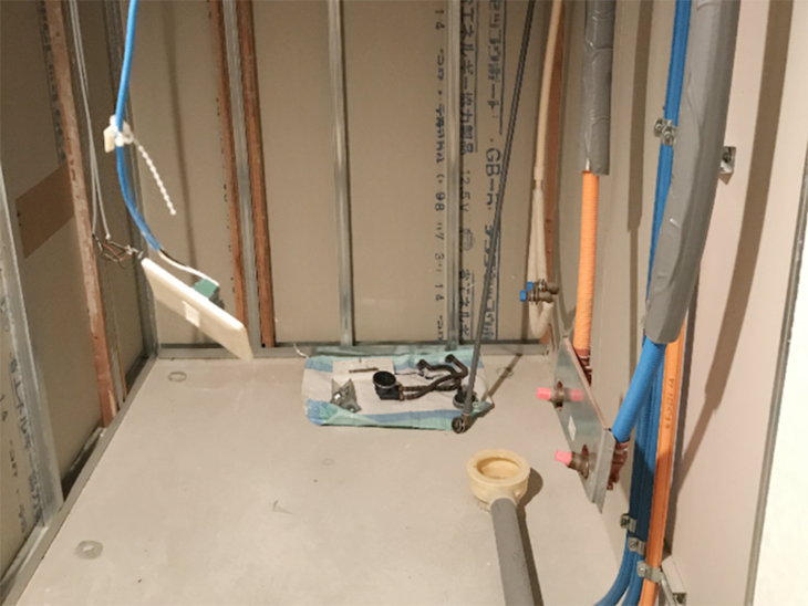 マンションの浴室を解体していきます。マンションなので、戸建てとは違うシステムバスを組み立てます。【草津栗東店】田代