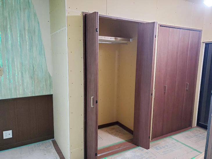 クローゼットの中にパイプハンガーを取り付けました。【草津栗東店】中村