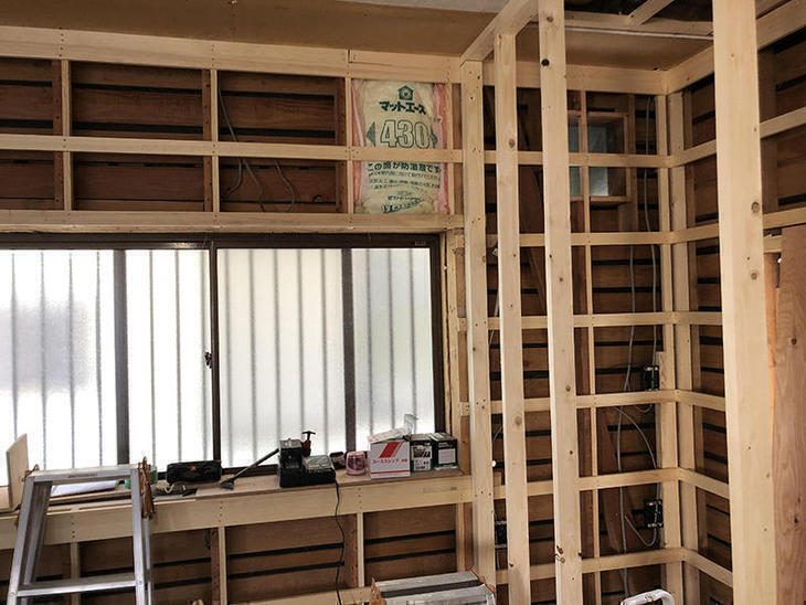 キッチンの壁下地が出来たので、次に断熱材を入れていきます！【草津栗東店】北川