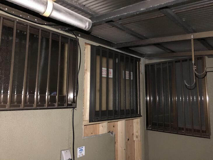 新しくサッシを付けました。次にラスカットを貼り左官屋さんに仕上げてもらいます。【草津栗東店】北川
