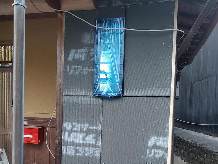 左官屋さんが外壁を塗装するためのボードをはりました。完成が楽しみです【大津堅田店】中村