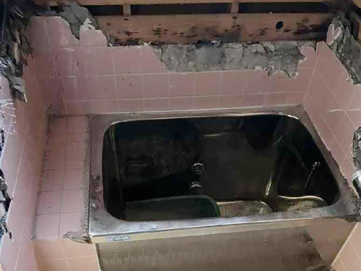 タイルのお風呂の解体をしてます。これから浴槽、床も順番に解体していきます！【草津栗東店】渡邊