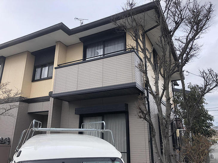 ベランダ外壁材が傷んで表面がめくれていましたので、板金で包みました！【野洲店】高田