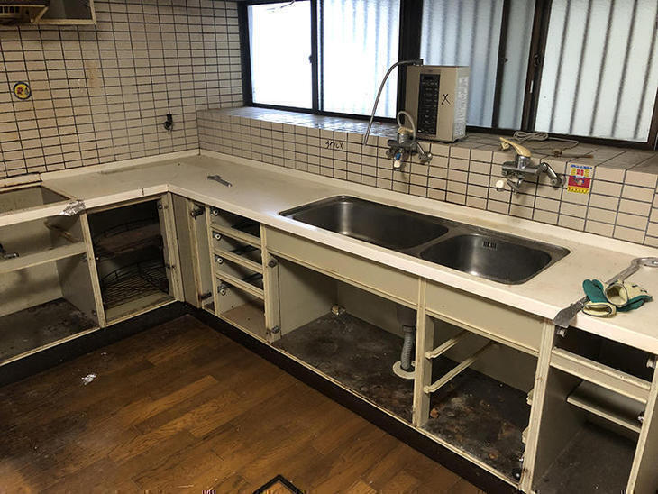 キッチンの解体をしています！L型キッチンを取り替えます。【野洲店】高田