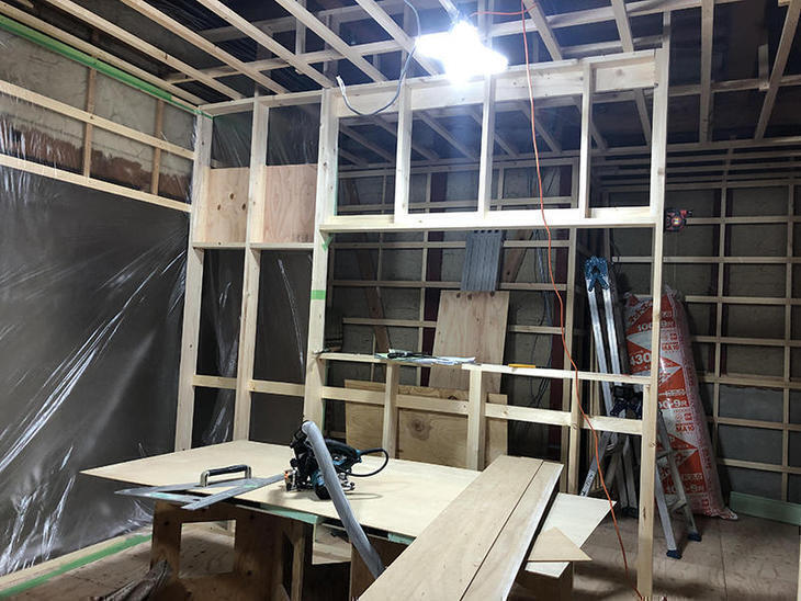 キッチンの壁下地を作っています！キッチン、吊り戸棚などの高さを確認しながら作ります！【野洲店】高田