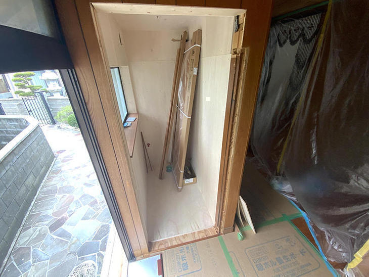 大工さんにトイレの天井、壁、床をつくってもらいました！【野洲店】山中和樹・馬渕