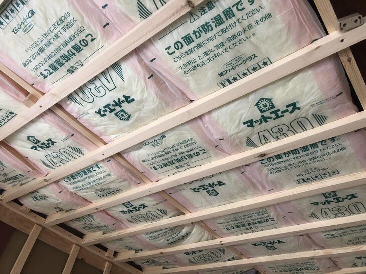 天井に断熱材を入れました！壁や天井を解体した際には、断熱材をしっかり入れ直していきます。【野洲店】高田