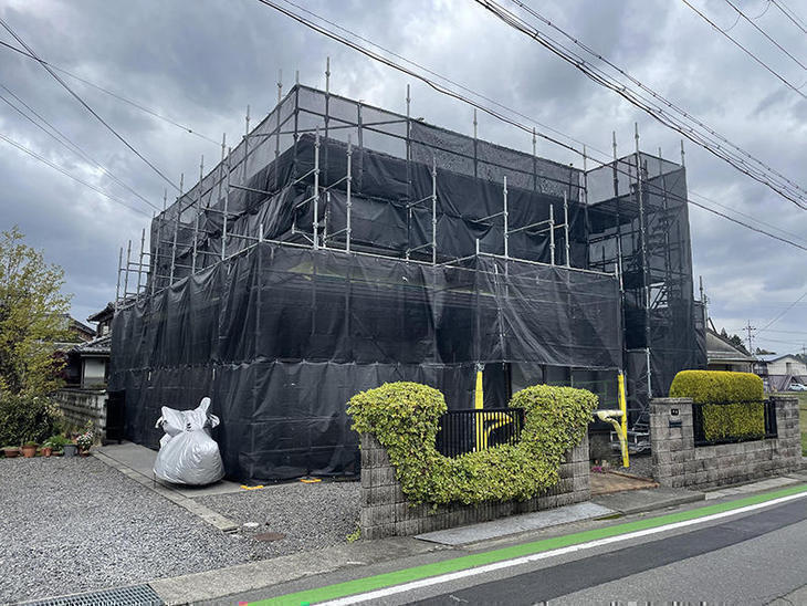 外壁塗装が完了致しました。足場が取れるのが楽しみです。【水口店】亀田・森田・越田