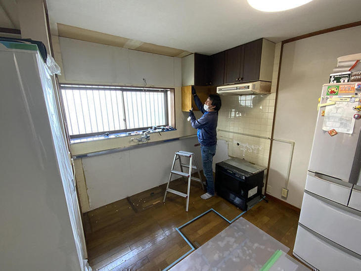 キッチンの解体工事を行っています。【野洲店】山中和樹