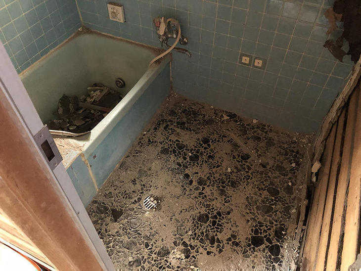 浴室と洗面所を新しくする為、既存の浴室洗面を解体してます！【野洲店】岩城