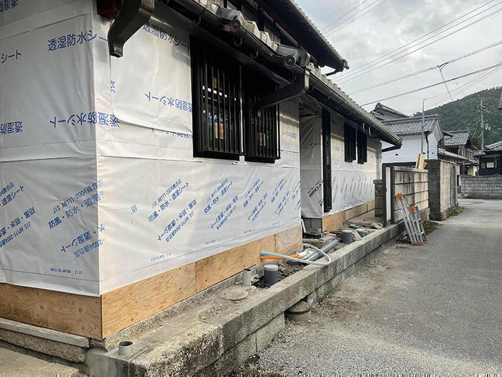防水シートを貼りサッシ周りに防水テープを貼りました。【野洲店】北川