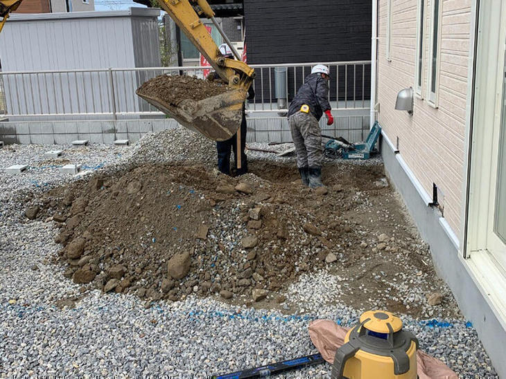 増築前の掘削作業です。ベタ基礎を打つために土を掘り出しています。【彦根店】古屋・白井・島田