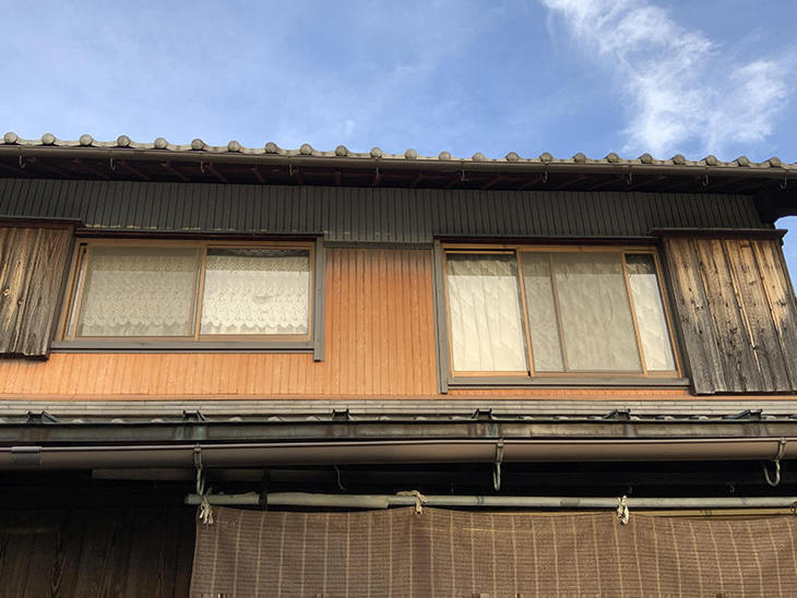 雨漏れがしていた2階の窓を板金で囲いました！【八日市店】山中和樹・金ヶ﨑