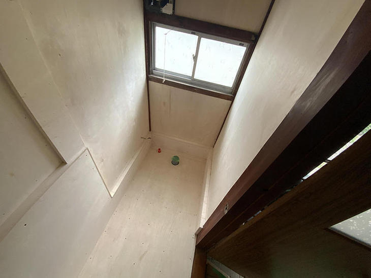 トイレの工事してます！天井、壁、床を大工さんにラワンを貼ってもらってます！【八日市店】山中和樹・金ヶ﨑