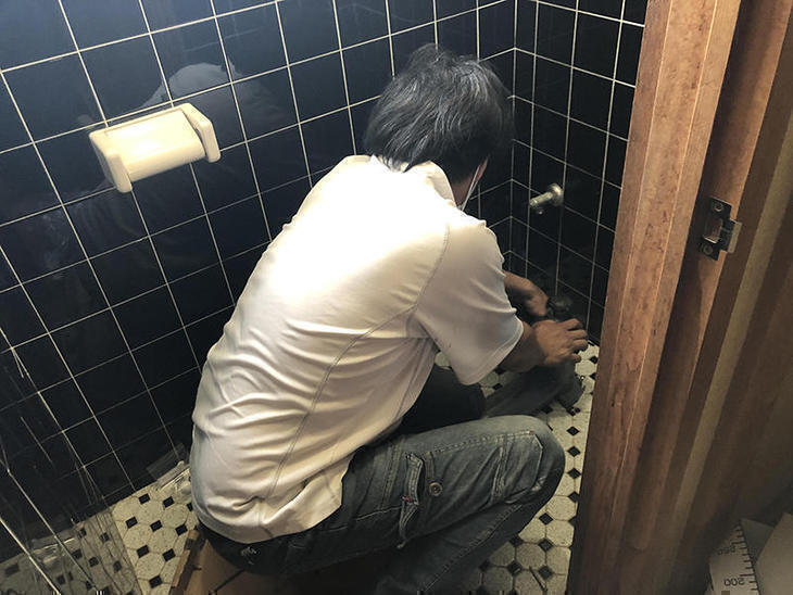 トイレ交換してもらっています！【八日市店】山中和樹・金ヶ﨑