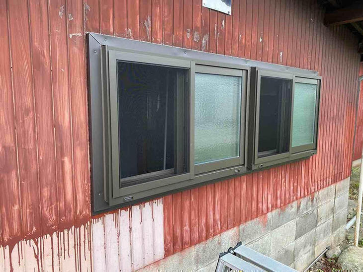サッシの入れ替え行いましたので、水がまわらないように板金取り付けしました！【八日市店】山中和樹・金ヶ﨑