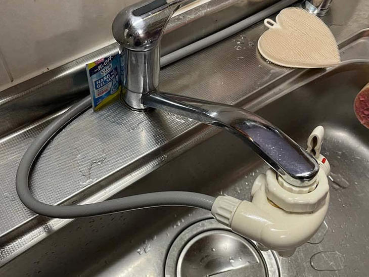 キッチンの水栓の取り換えを行います【草津栗東店】日浦