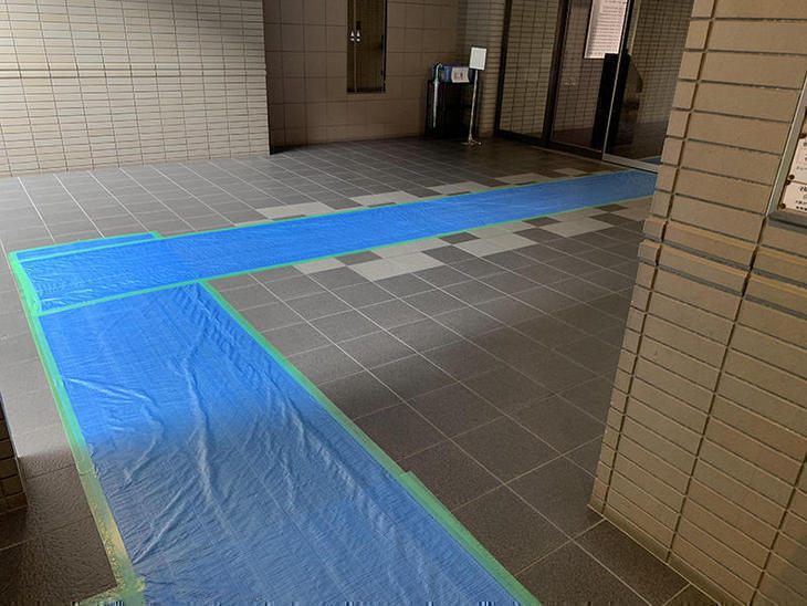 マンションの共用部分の養生をしました。ほかの住民の方にご迷惑がかからないように、しっかりと養生します！【野洲店】先山