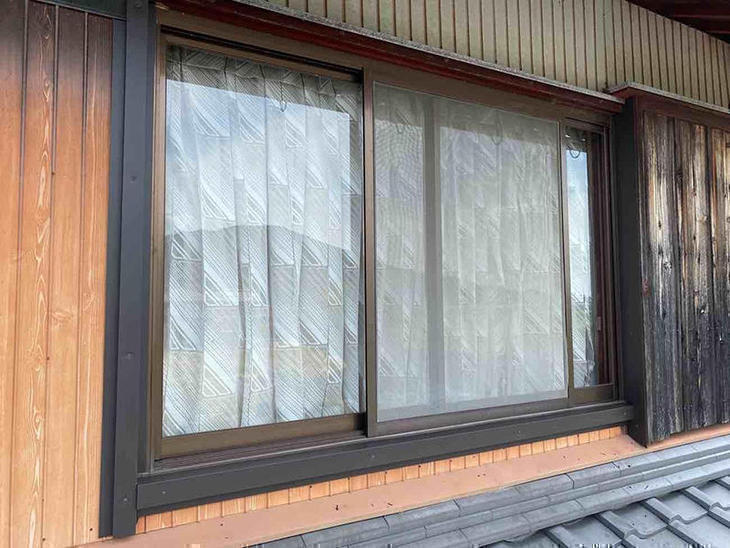 サッシ周りから水漏れがありましたのでサッシ周りを板金で囲いました！【八日市店】山中和樹・金ヶ﨑