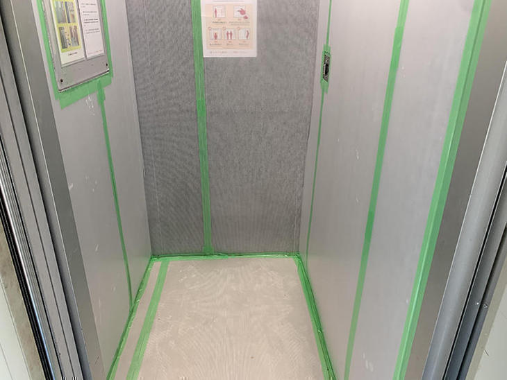 マンションのリフォームをします。まずは運搬に使うエレベーターを養生しました。【野洲店】先山
