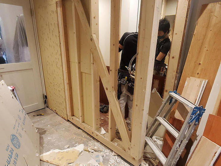 トイレの壁を解体しました【野洲店】中村