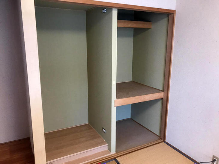 収納の半分を仏壇スペースにして、クロスを貼りました！【八日市店】山中和樹・金ヶ﨑