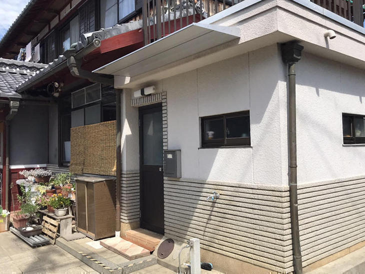 勝手口に庇の取付工事をしました！【八日市店】金ヶ﨑