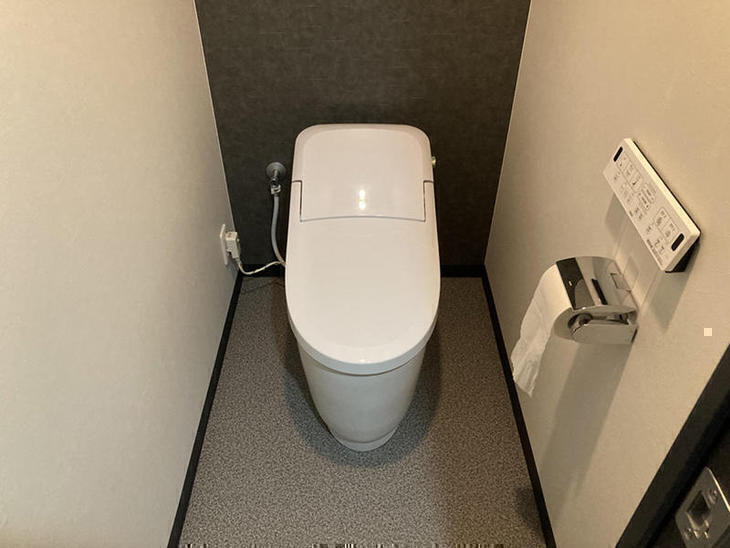 壁紙とクッションフロアを貼り替え、トイレを交換致しました。【大津堅田店】山本
