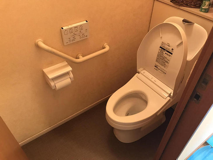トイレの交換と床をクッションフロアに貼り替えました！【八日市店】金ヶ﨑