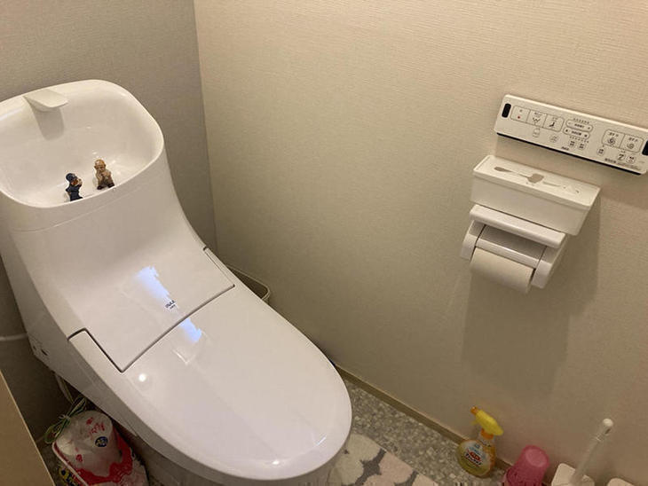 壁紙とクッションフロアを貼り替え、トイレはリクシルの匠工房オリジナルに交換しました。【大津堅田店】山本