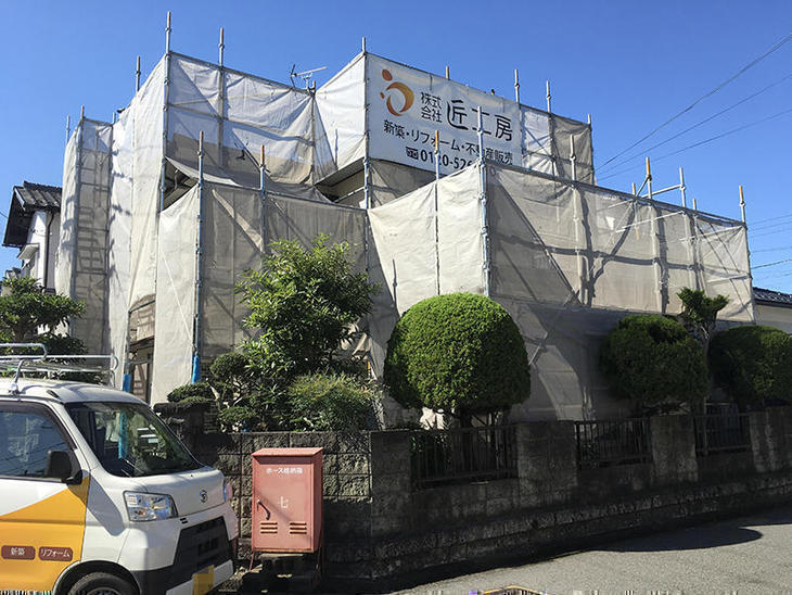足場の組立をしています！天気が良くてよかったです！【野洲店】岩城