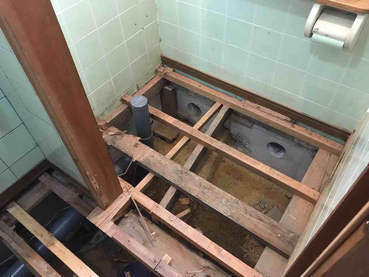 トイレの排水管の仕込みをしました。【水口店】藤井