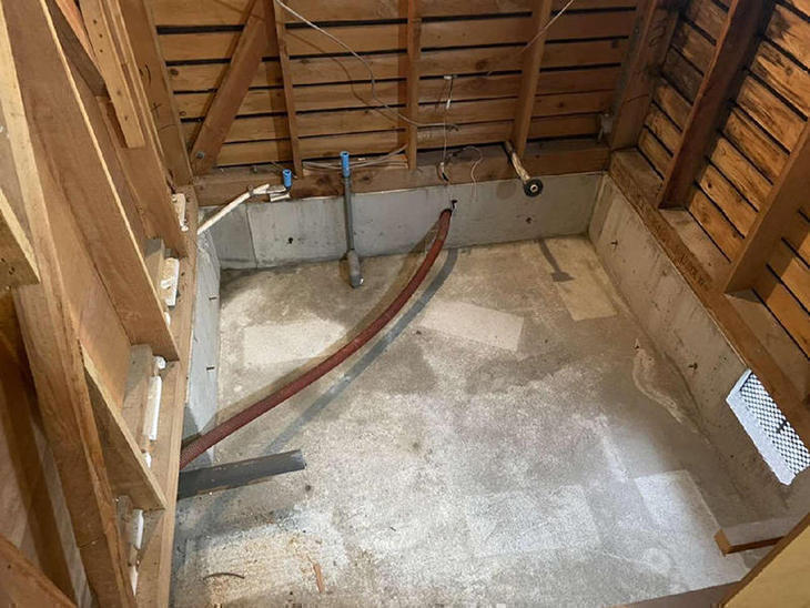 ユニットバスの解体工事中です。設備配管や電気配線を綺麗にしていきます。【草津栗東店】上田航平