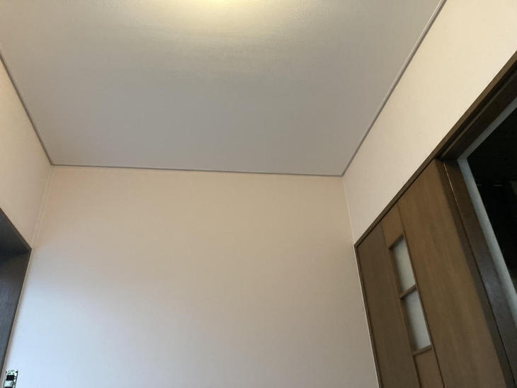 内装屋さんに天井と壁のｸﾛｽを貼り替えていただきました！　【彦根店】早川・有本