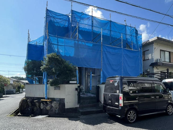 足場の組立が完了しました。明日から、塗装が始まります！【大津堅田店】築山